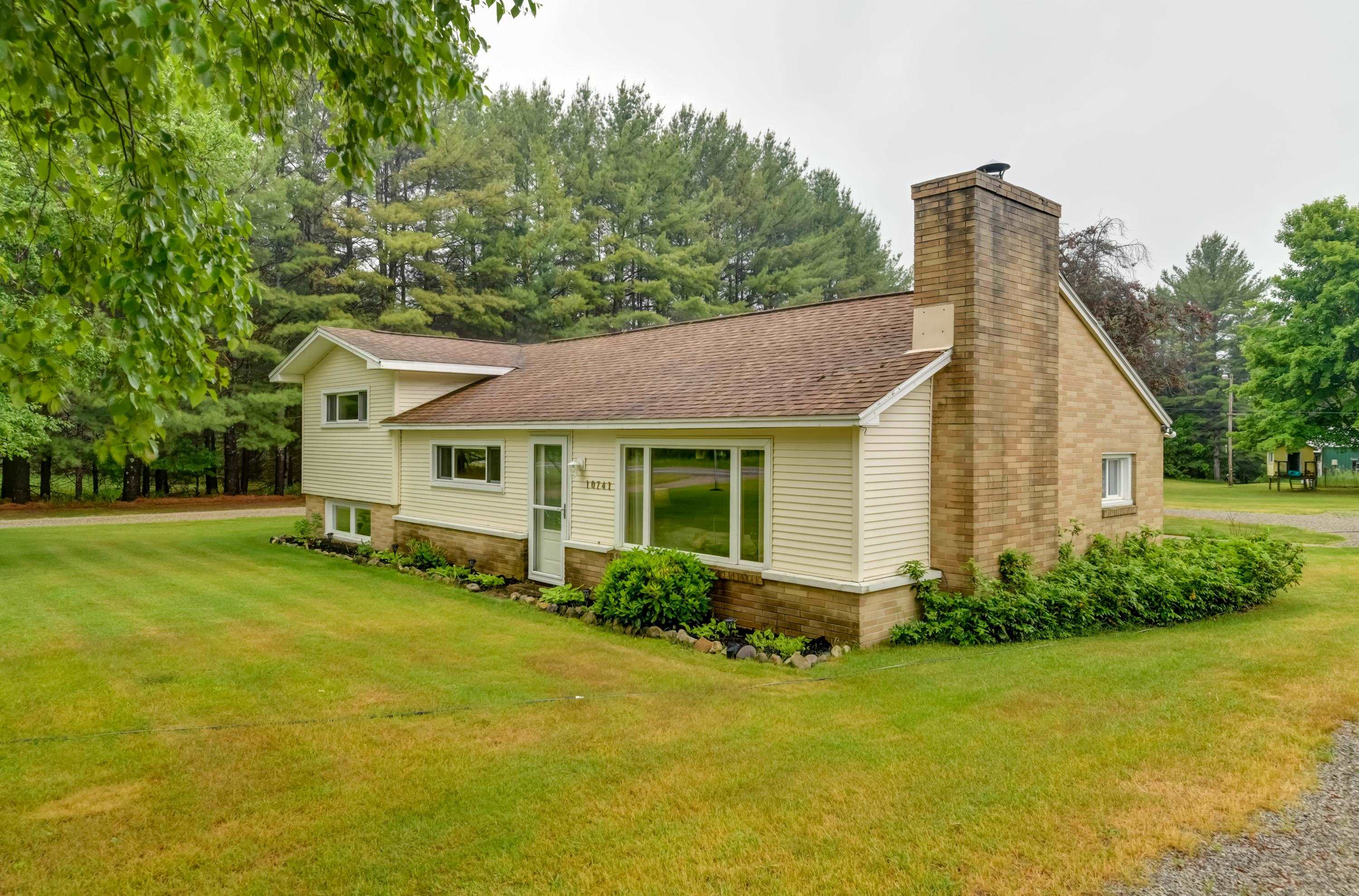 10741 North Long Lake Road Traverse City, MI 49685 - Photo 10 of 37