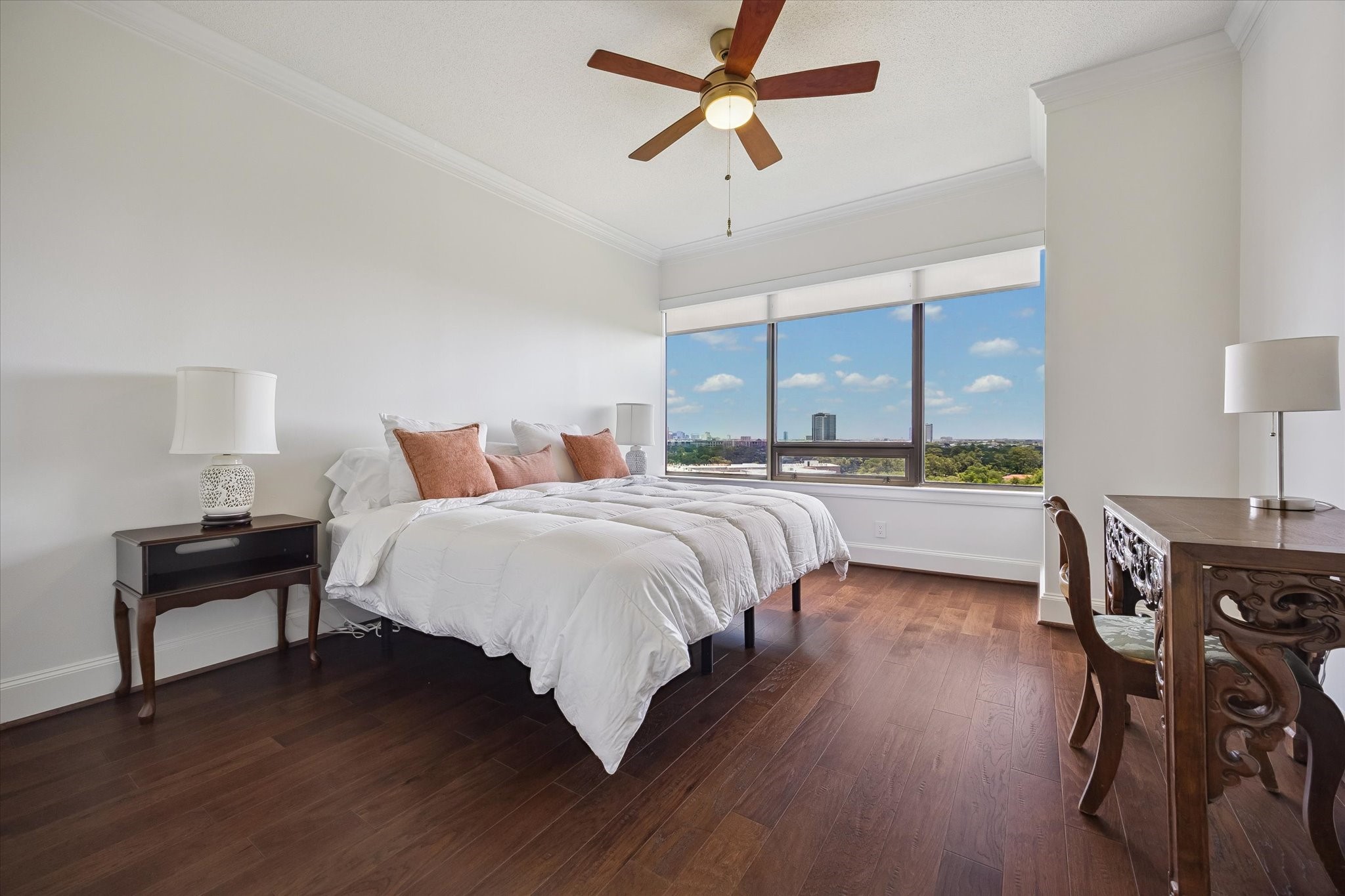 101 Westcott Street, Unit 1202 Houston, TX 77007 - Photo 19 of 40 Guest bedroom. Views Downtown.