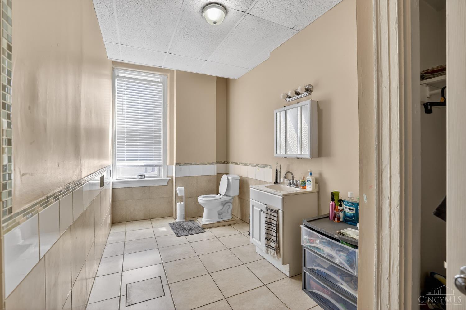 7049 Montgomery Road Silverton, OH 45236 - Photo 52 of 67