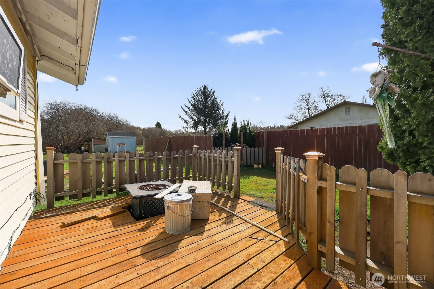 1010 Coolidge Road Aberdeen, WA 98520 - Photo 19 of 22 a view of a balcony with chairs