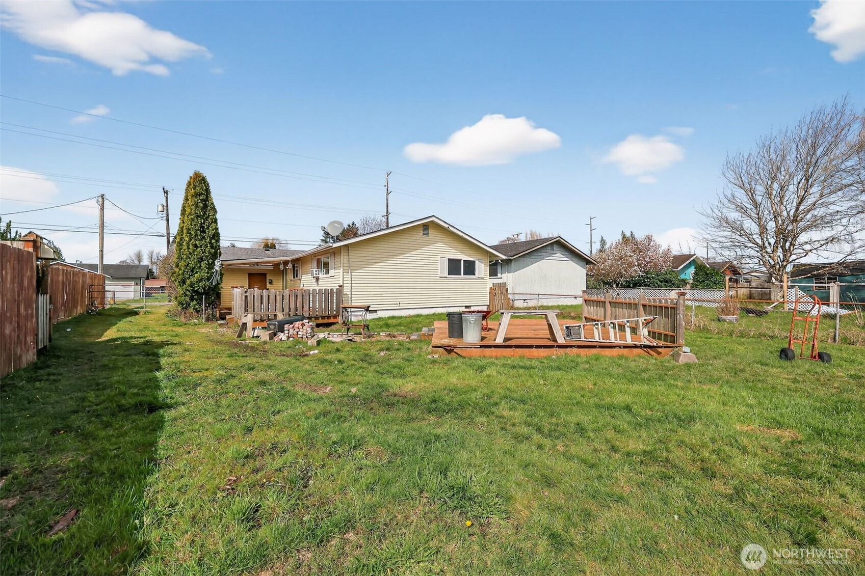 1010 Coolidge Road Aberdeen, WA 98520 - Photo 21 of 22 a view of a house with a yard and plants