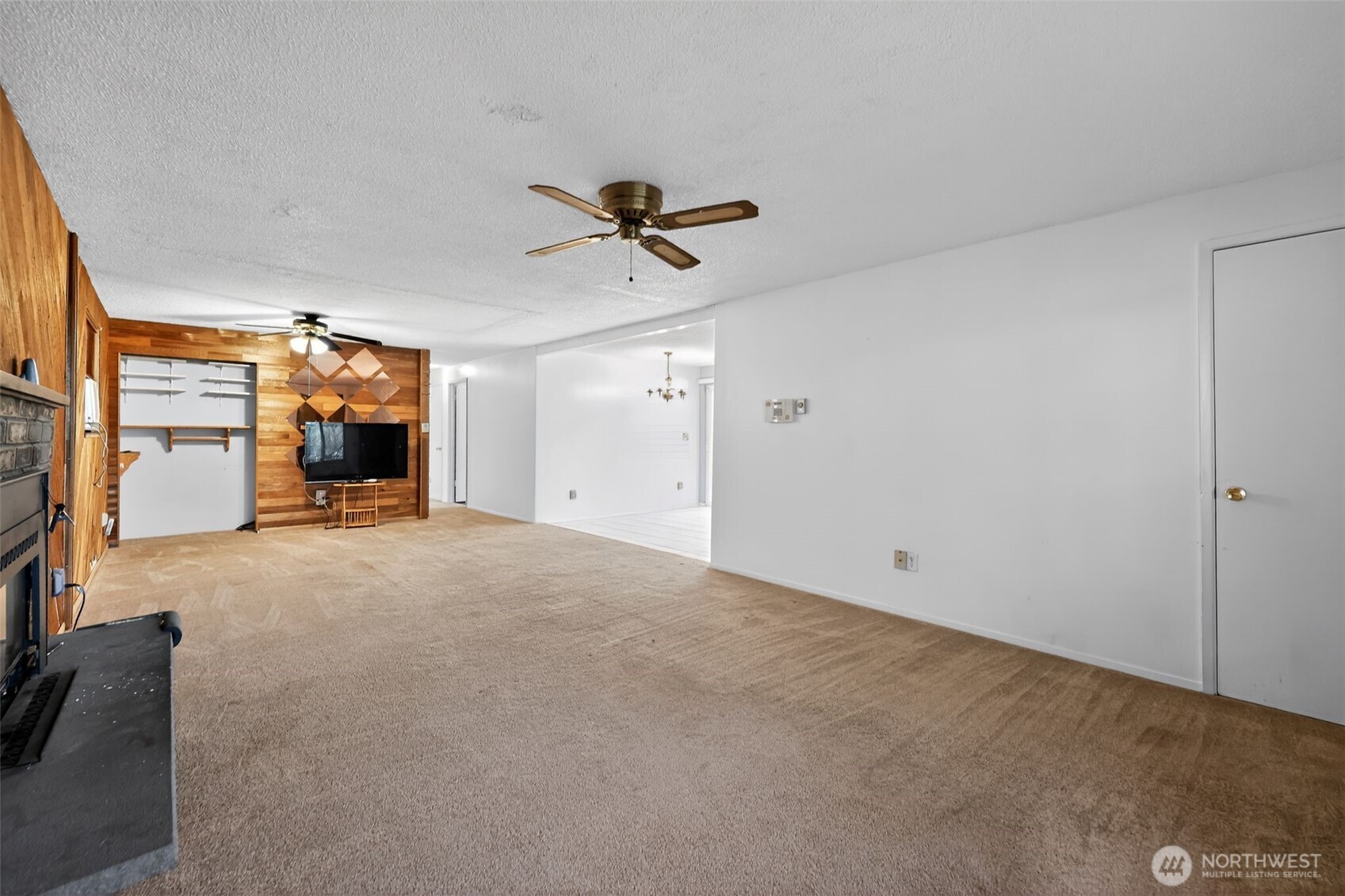 1010 Coolidge Road Aberdeen, WA 98520 - Photo 3 of 22 a view of a livingroom with furniture and a ceiling fan