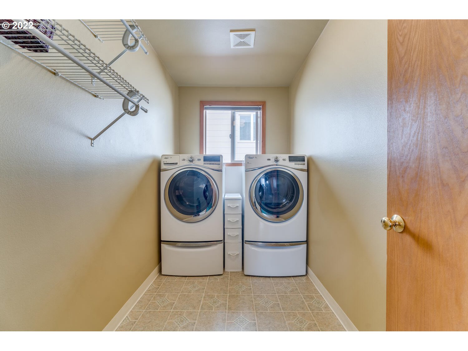 1012 57th Street Washougal, WA 98671 - Photo 17 of 31 a utility room with dryer and washer