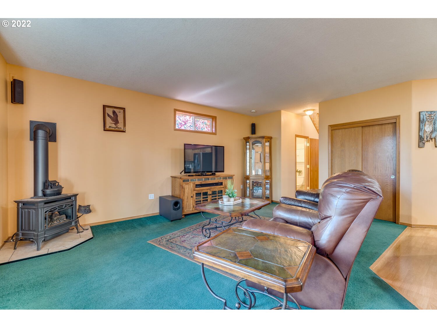 1012 57th Street Washougal, WA 98671 - Photo 5 of 31 a living room with furniture and a flat screen tv