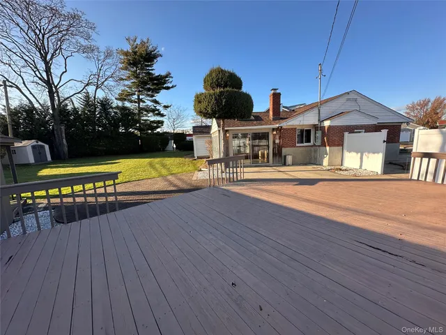 a front view of house with yard