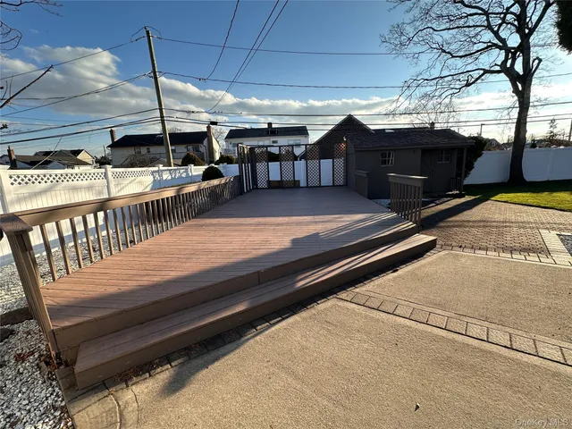 a view of a house with a big yard