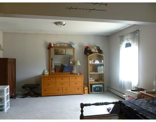 25 Lafayette Road Templeton, MA 01468 - Photo 9 of 13 a living room with furniture and a lamp