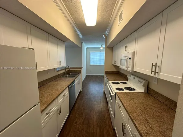 $2,350 | 11600 Southwest 2nd Street, Unit 18208, Pembroke Pines, FL 33025
