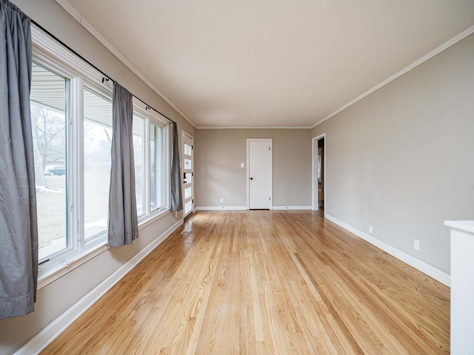 1611 White Boulevard Murfreesboro, TN 37129 - Photo 7 of 30 a view of an empty room with wooden floor and a window