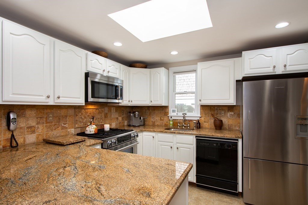 8 Merrill Road Hull, MA 02045 - Photo 6 of 42