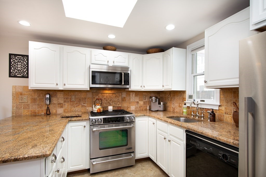 8 Merrill Road Hull, MA 02045 - Photo 9 of 42