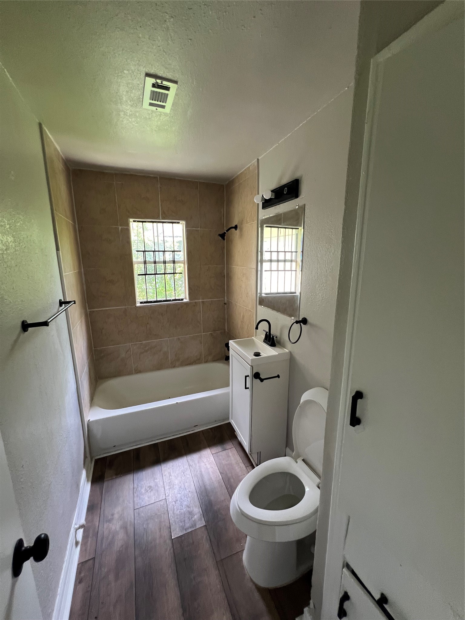 5034 Rapido Road Houston, TX 77033 - Photo 5 of 10 Gallery Image 5