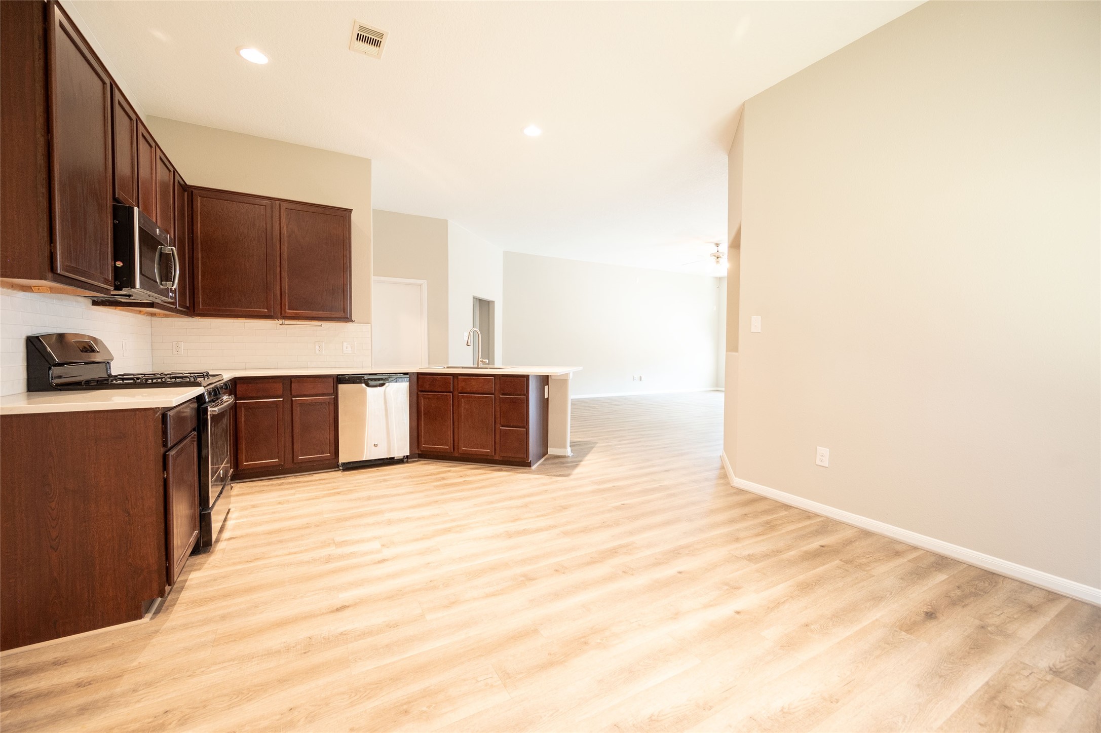 9976 Western Ridge Way Conroe, TX 77385 - Photo 12 of 35