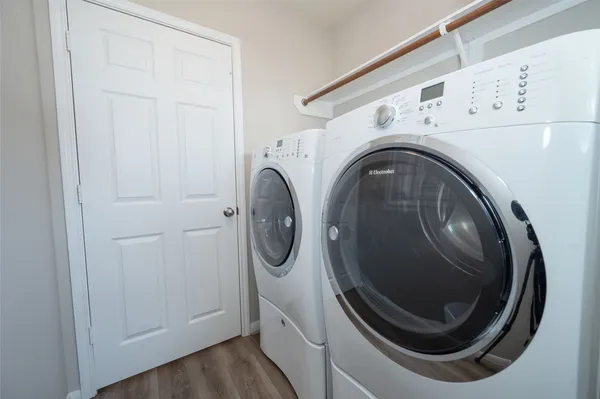 a close up view of a washer and dryer