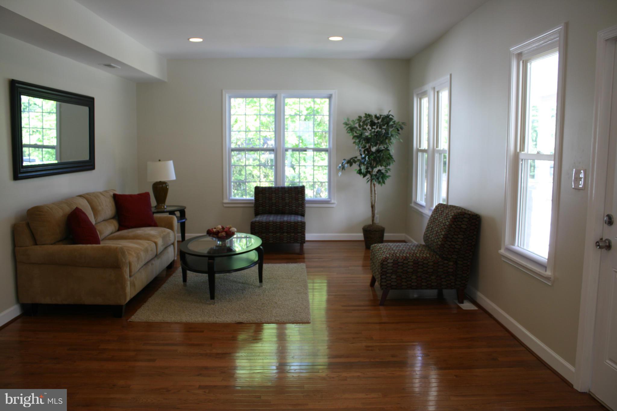 5113 Decatur Street Hyattsville, MD 20781 - Photo 3 of 30 Living Room