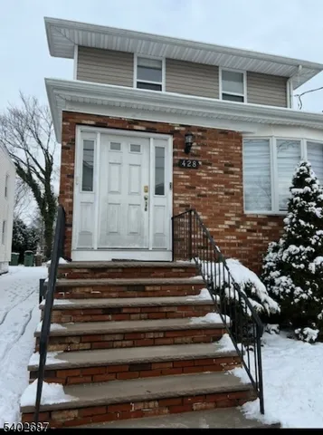 $2,400 | 428 Brook Street, Unit 1, Linden, NJ 07036