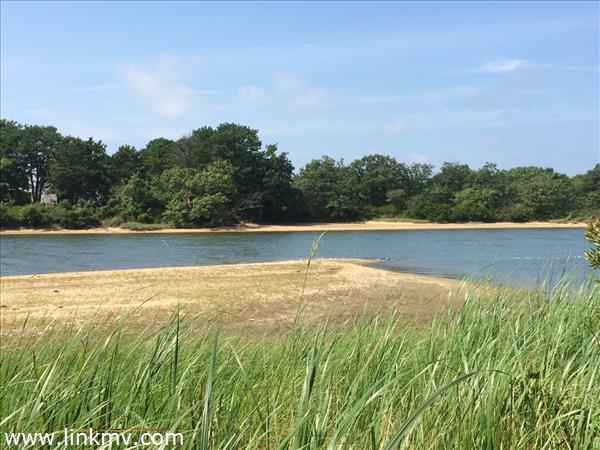 135 Middle Point Road West Tisbury, MA 02568 - Photo 6 of 10 http://d1qzqeyxiitrap.cloudfront.net/photos/33239/600/d58d45cc.jpg