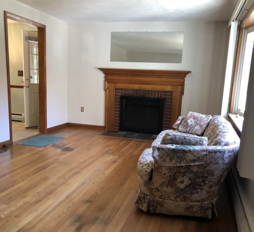 132 Pontoosic Road Westfield, MA 01085 - Photo 5 of 23 Gallery Image 5