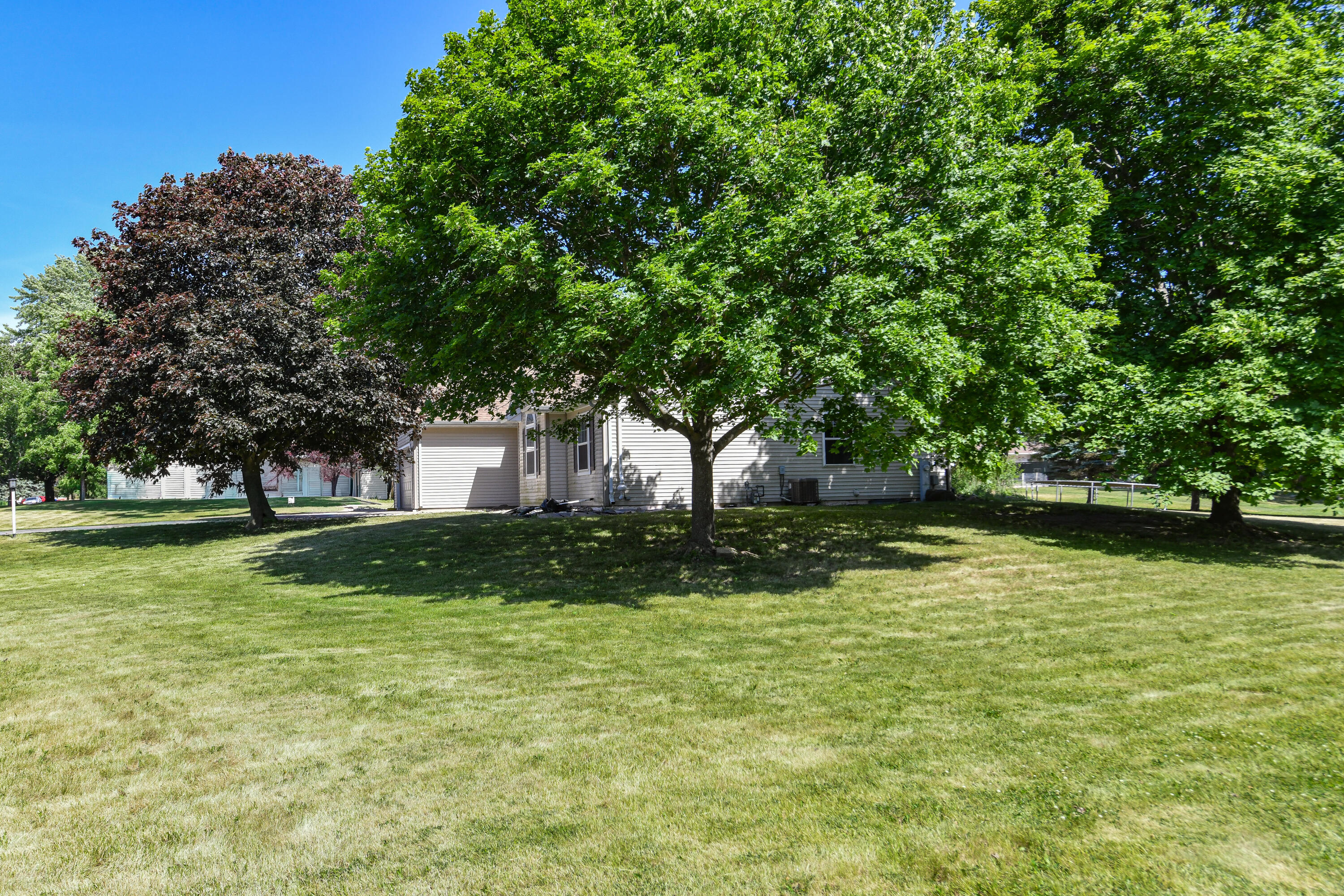607 Stephanie Street Rochester, WI 53105 - Photo 2 of 25 Yard