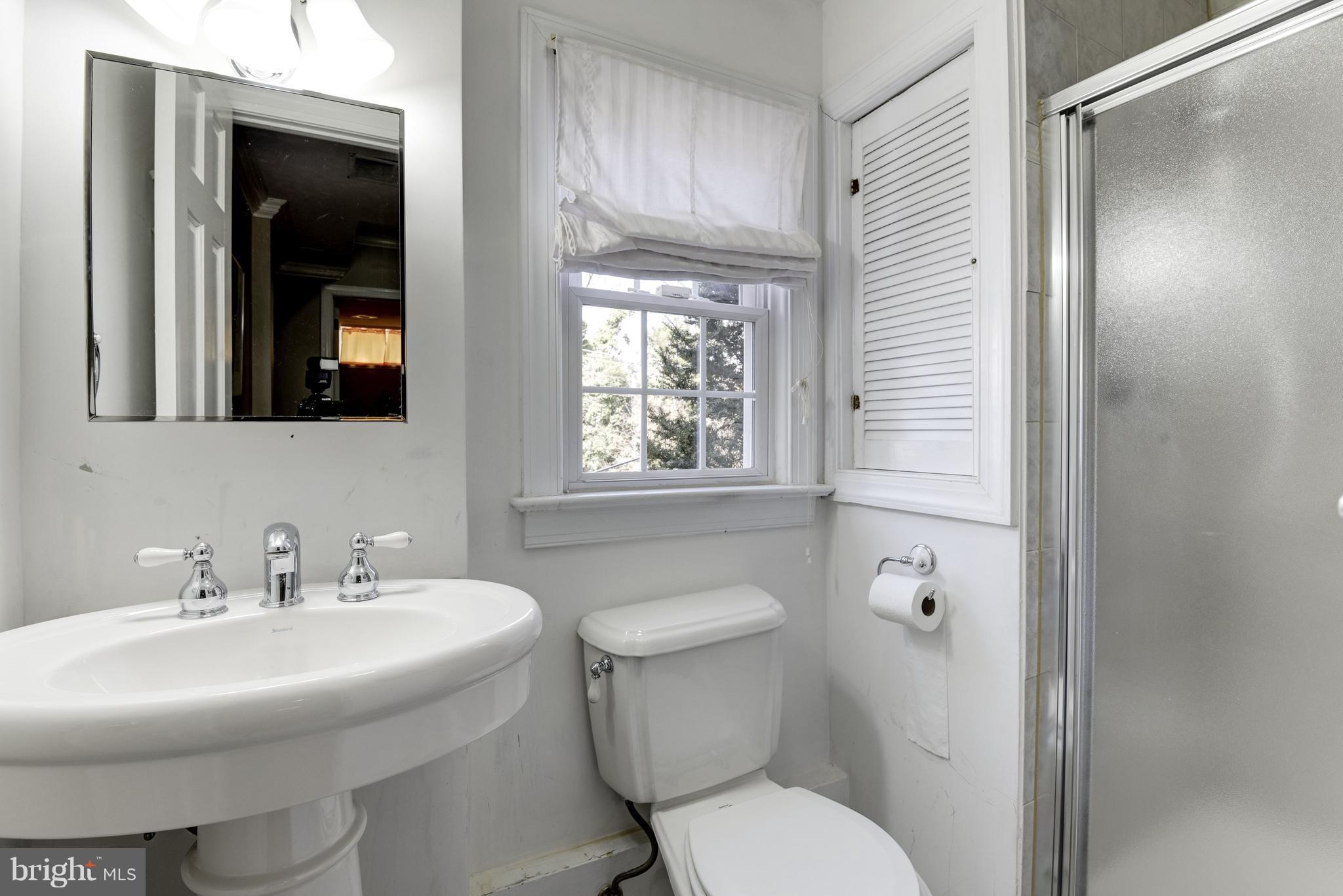 2318 Windsor Road Alexandria, VA 22307 - Photo 27 of 30 Bath