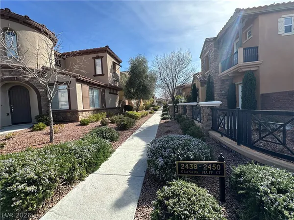 $2,800 | 2442 Granada Bluff Court, Las Vegas, NV 89135