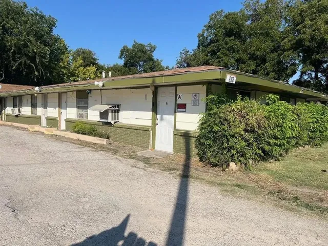 $399,999 | 909 East Harvey Avenue, Unit 6, Fort Worth, TX 76104