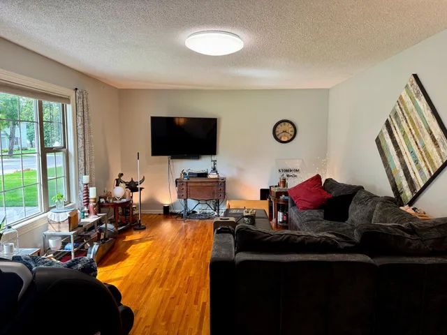 $199,900 | 705 South 12th Street, Olivia, MN 56277