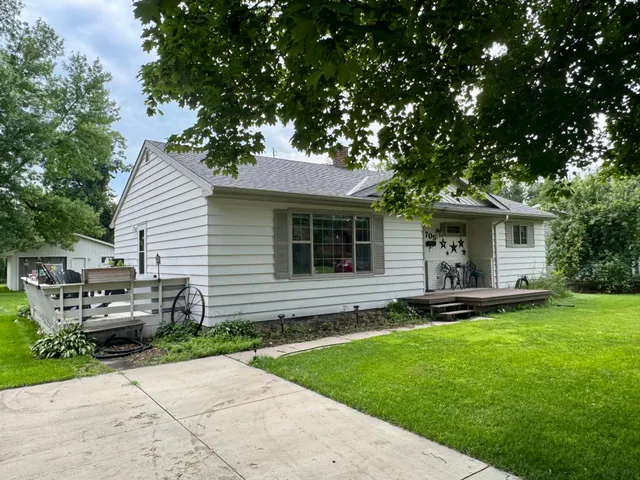 $199,900 | 705 South 12th Street, Olivia, MN 56277