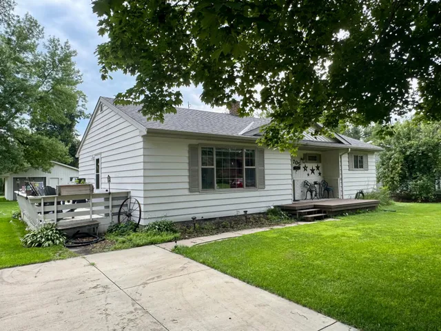 $199,900 | 705 South 12th Street, Olivia, MN 56277