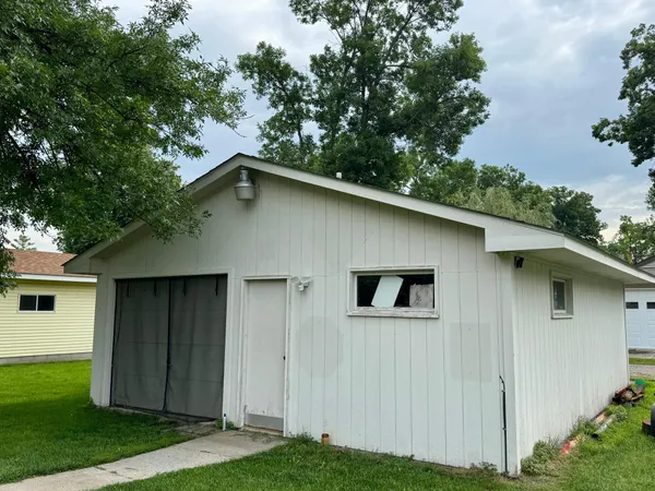 $199,900 | 705 South 12th Street, Olivia, MN 56277