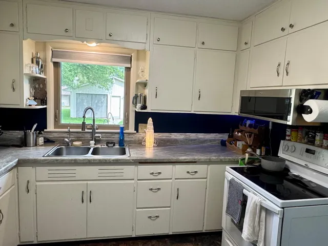 $199,900 | 705 South 12th Street, Olivia, MN 56277