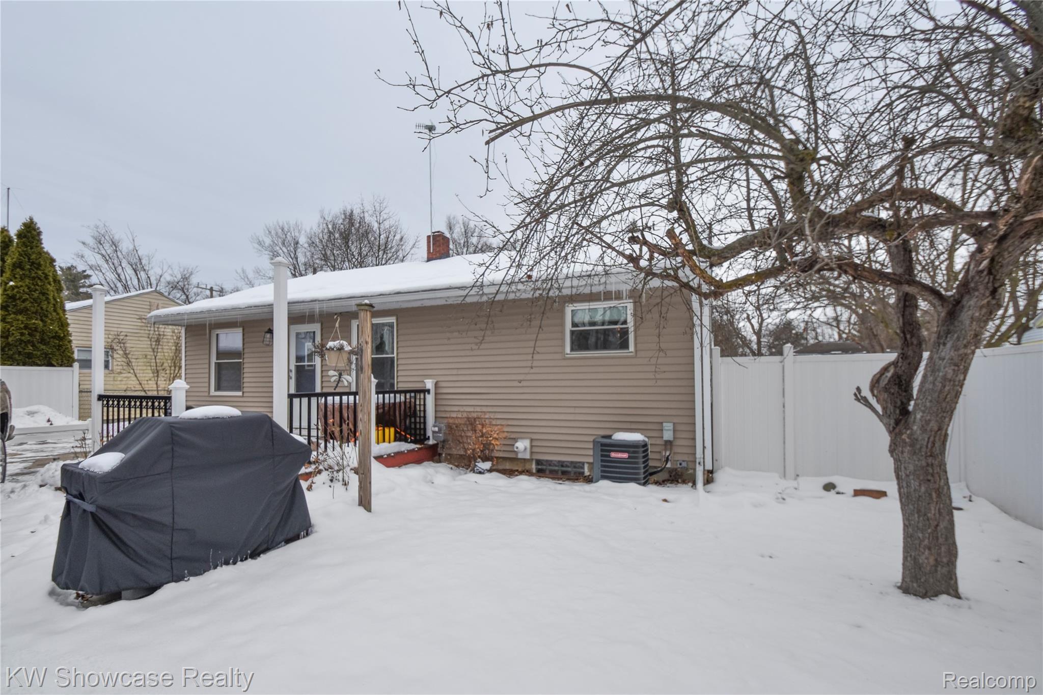 519 Byron Road Howell, MI 48843 - Photo 31 of 38 022-photo-rear-view-8047782.jpg