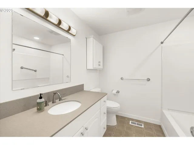 $599,900 | 2810 Southeast Swain Avenue, Milwaukie, OR 97267