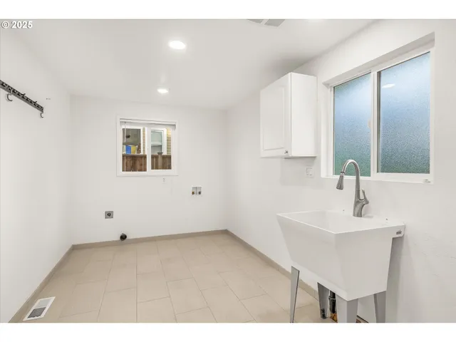 $599,900 | 2810 Southeast Swain Avenue, Milwaukie, OR 97267