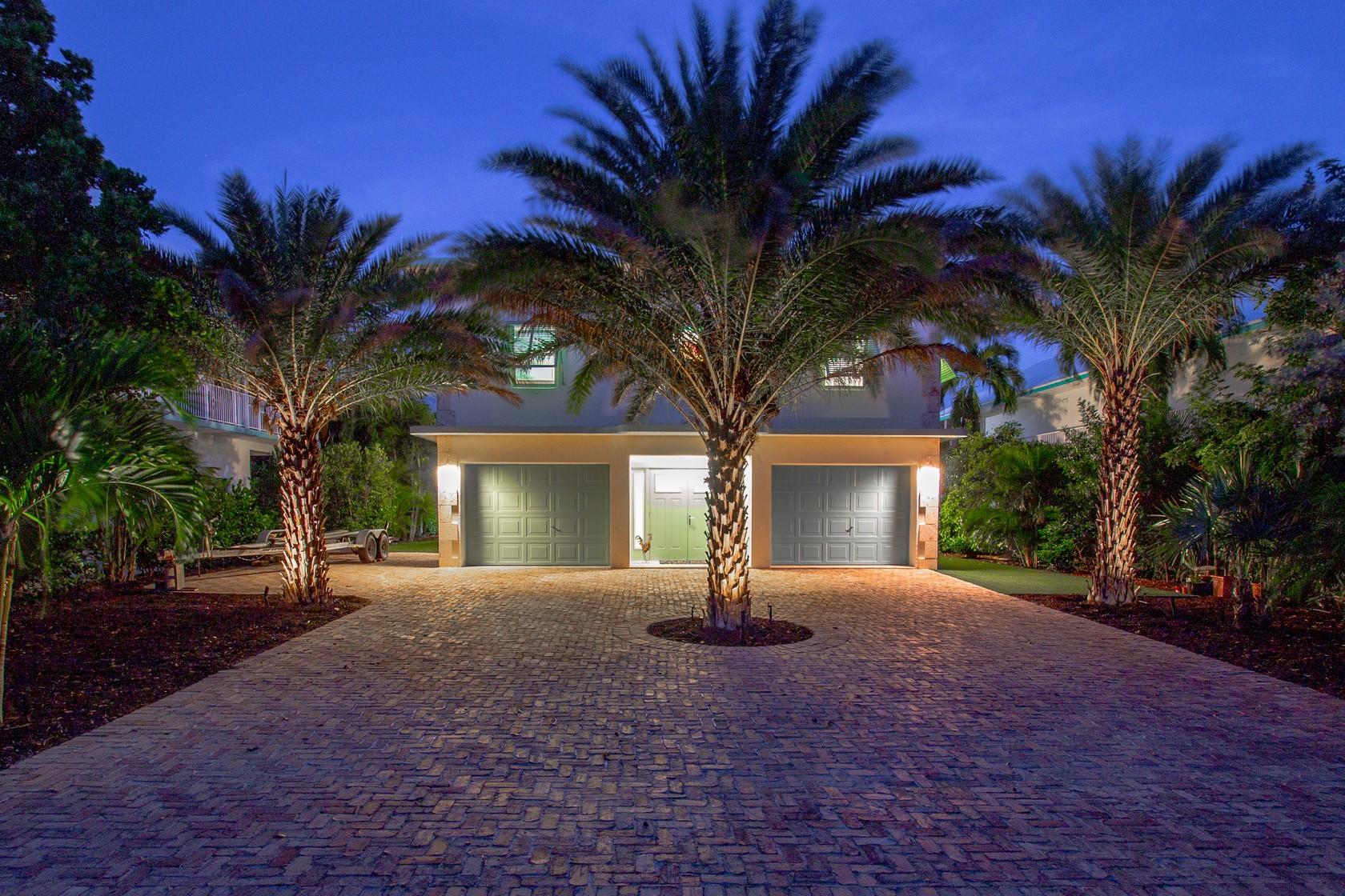 129 Galleon Road Islamorada, FL 33036 - Photo 4 of 48 Front night lighting