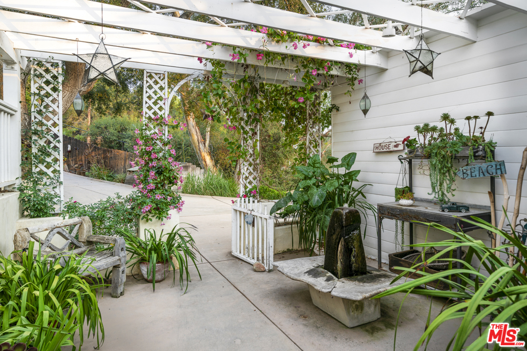 1111 Canyon Trail Topanga, CA 90290 - Photo 16 of 47