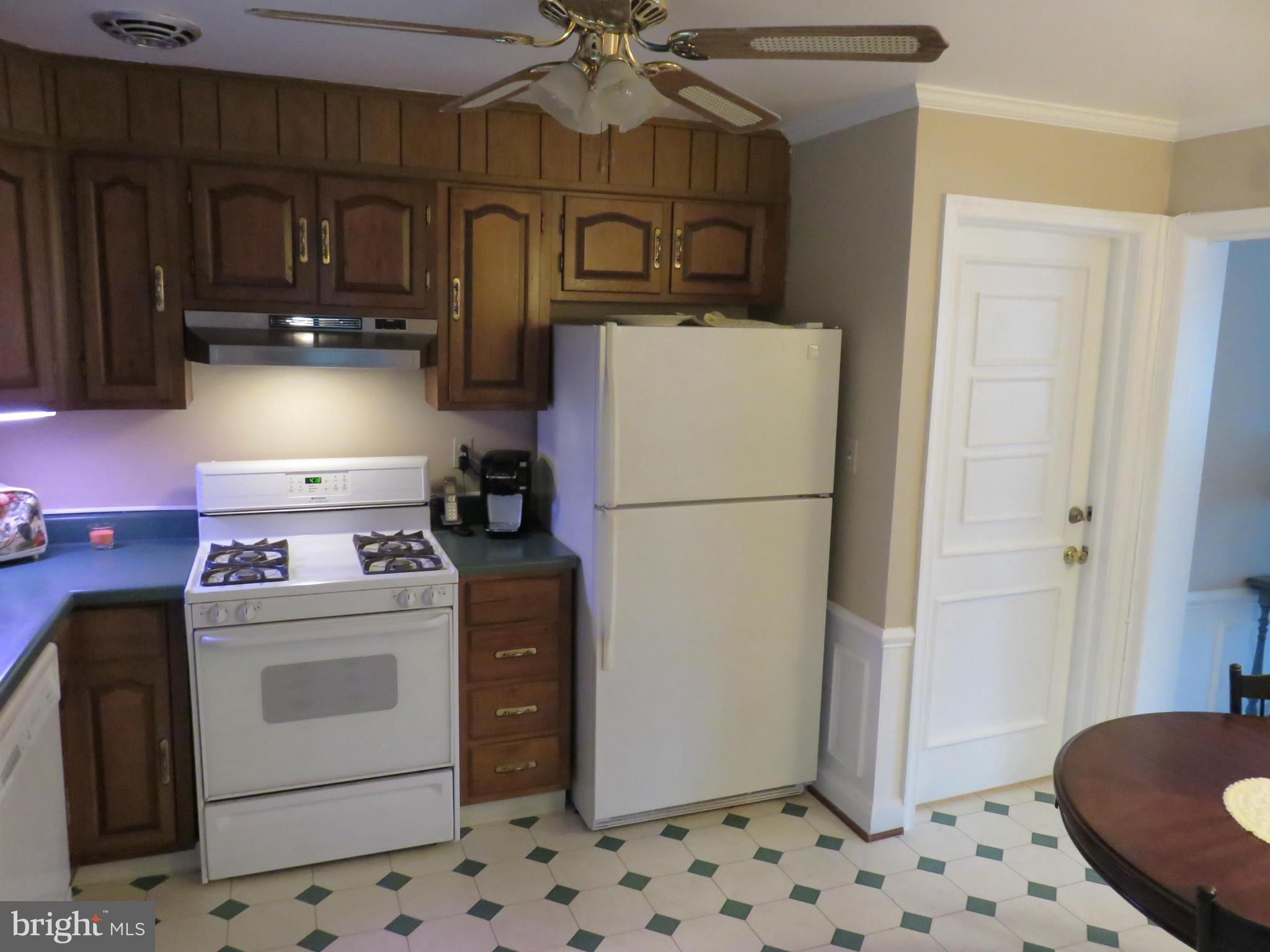 8129 Barksdale Road Towson, MD 21286 - Photo 12 of 28 Kitchen