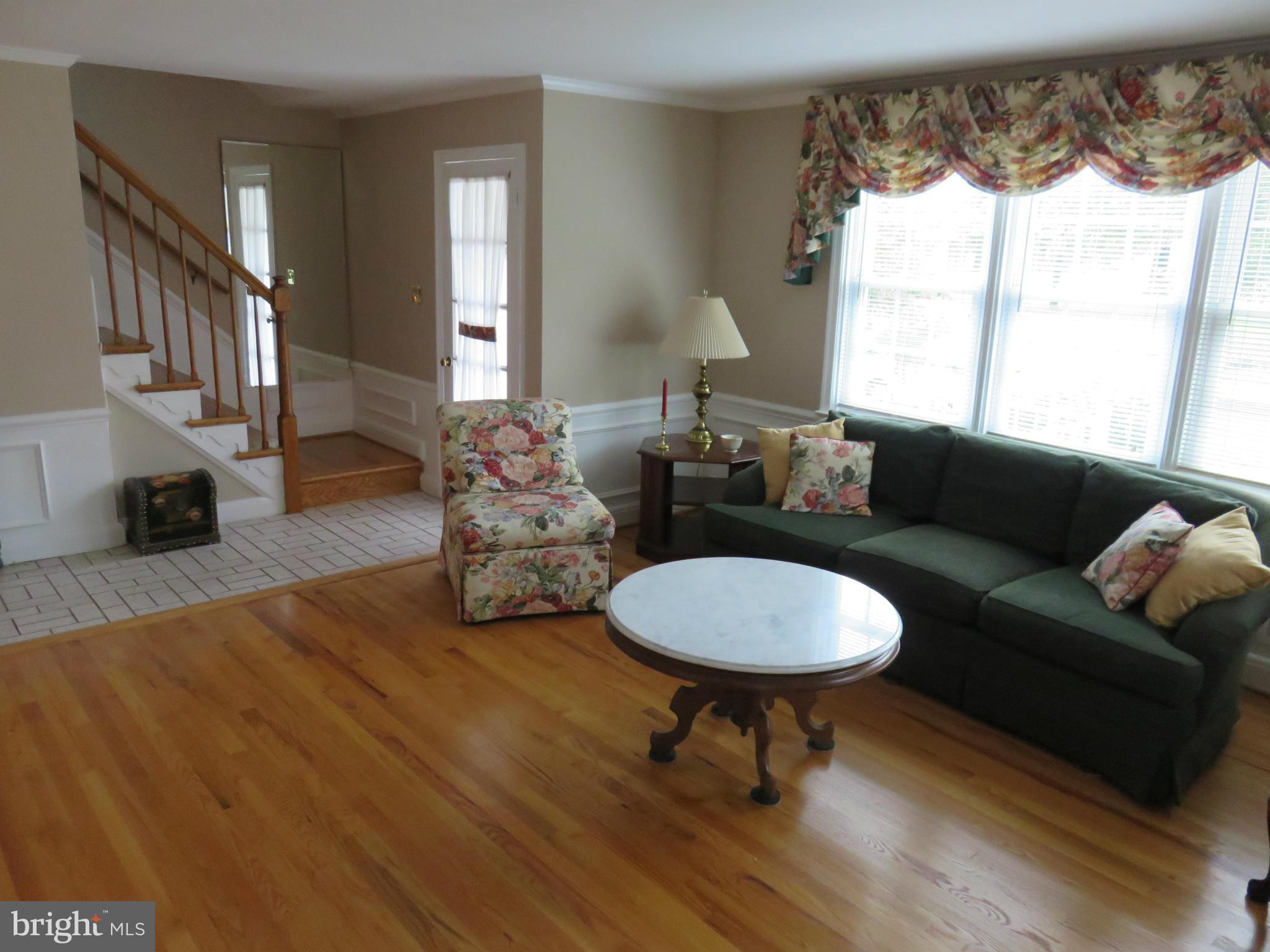 8129 Barksdale Road Towson, MD 21286 - Photo 3 of 28 Living Room
