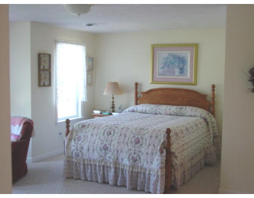 6 Red Barn Road Holden, MA 01520 - Photo 12 of 18 Gallery Image 12