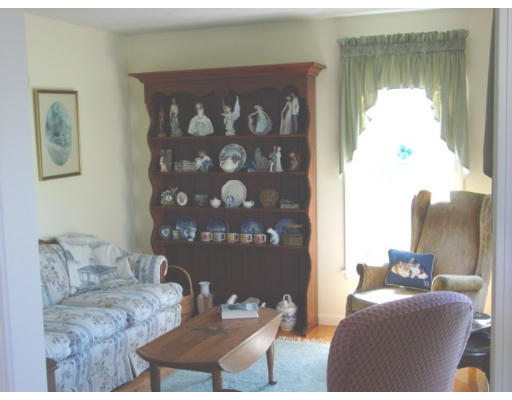 6 Red Barn Road Holden, MA 01520 - Photo 8 of 18 Gallery Image 8