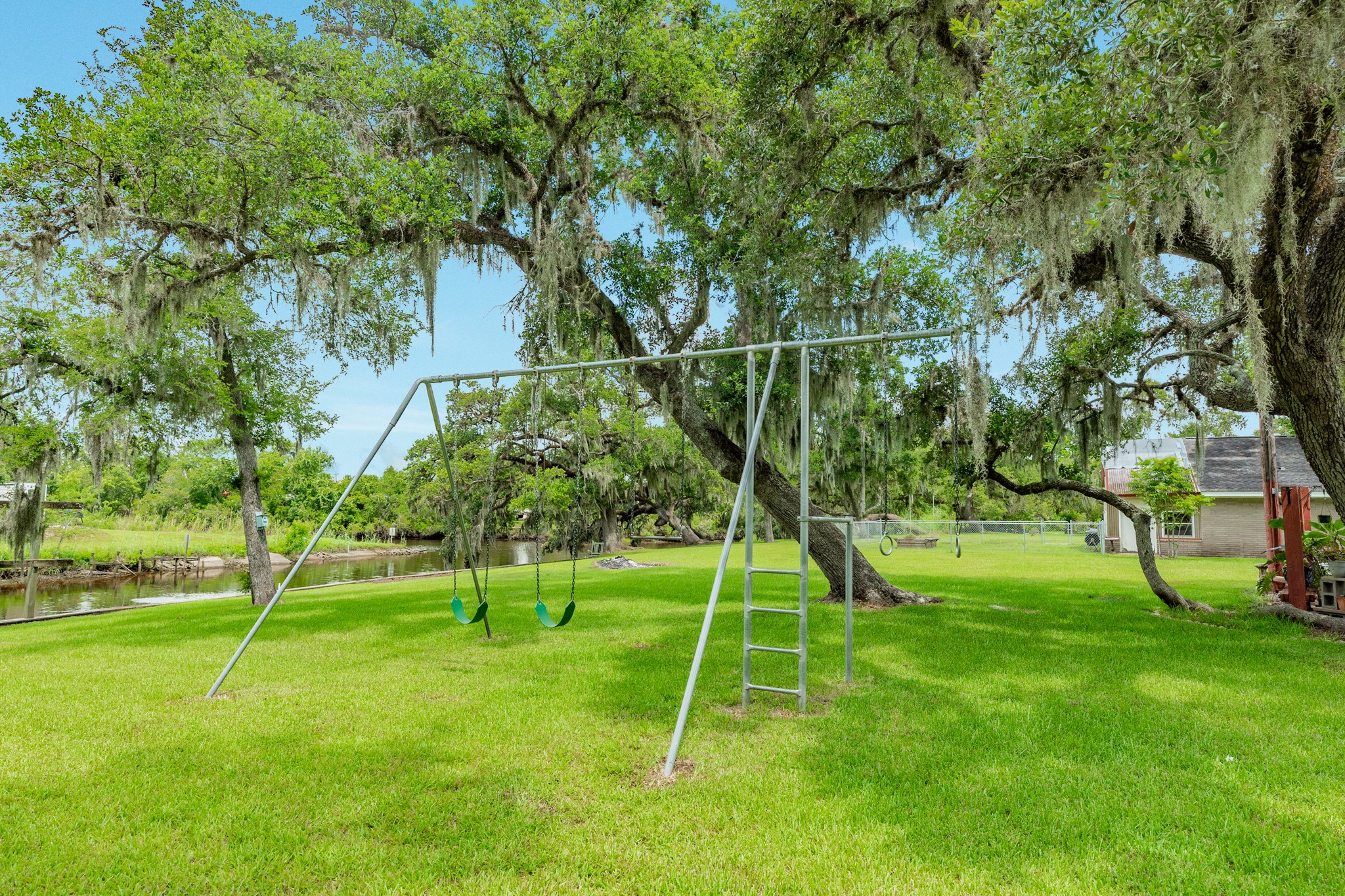 511 Edgewater Street Clute, TX 77531 - Photo 32 of 43