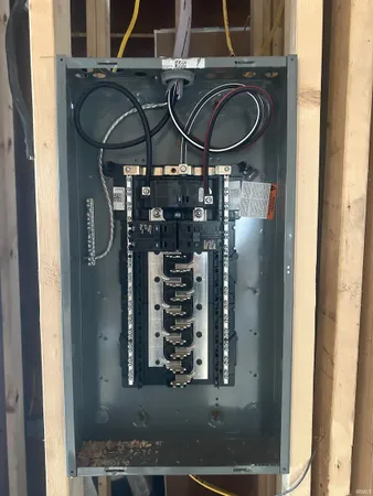 $215,900 | 550 Lincolnway East, Mishawaka, IN 46544