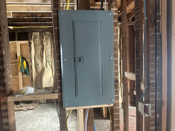 $215,900 | 550 Lincolnway East, Mishawaka, IN 46544