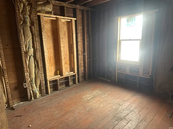 $215,900 | 550 Lincolnway East, Mishawaka, IN 46544