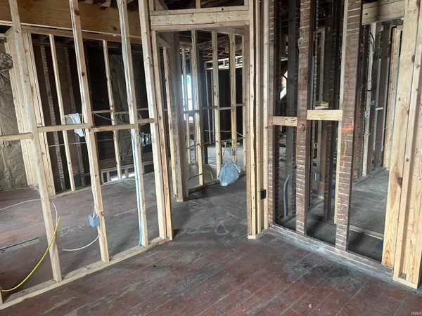 $215,900 | 550 Lincolnway East, Mishawaka, IN 46544