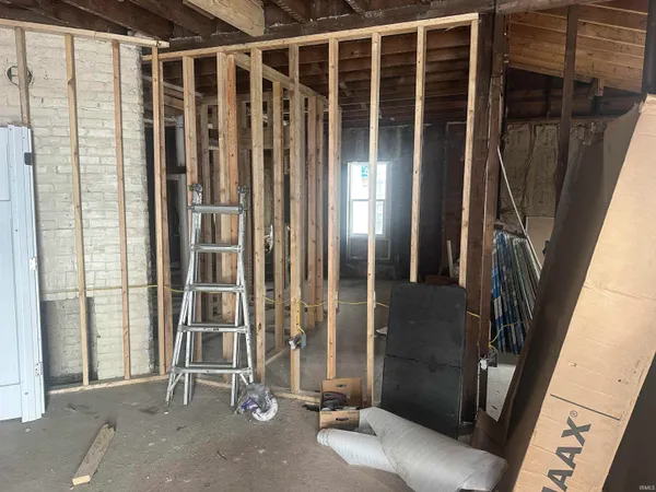 $215,900 | 550 Lincolnway East, Mishawaka, IN 46544