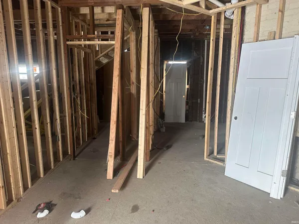 $215,900 | 550 Lincolnway East, Mishawaka, IN 46544