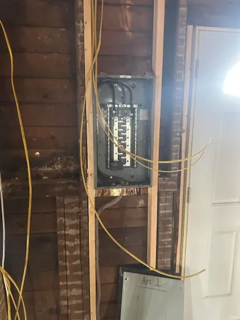 $215,900 | 550 Lincolnway East, Mishawaka, IN 46544