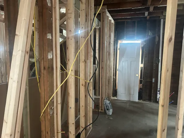 $215,900 | 550 Lincolnway East, Mishawaka, IN 46544