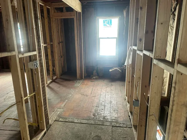 $215,900 | 550 Lincolnway East, Mishawaka, IN 46544